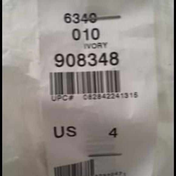 Alfred Angelo Flower Girl Dress
Style 6340
Size 4 - Picture 4 of 6